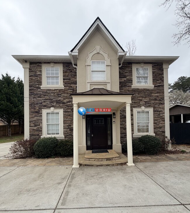Building Photo - Nice 2-story house in the City of BUFORD schools