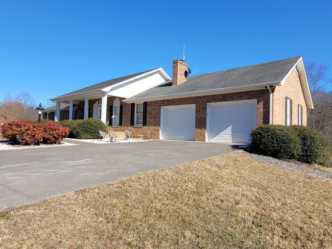 Photo - Nice Brick Home in Mount Airy