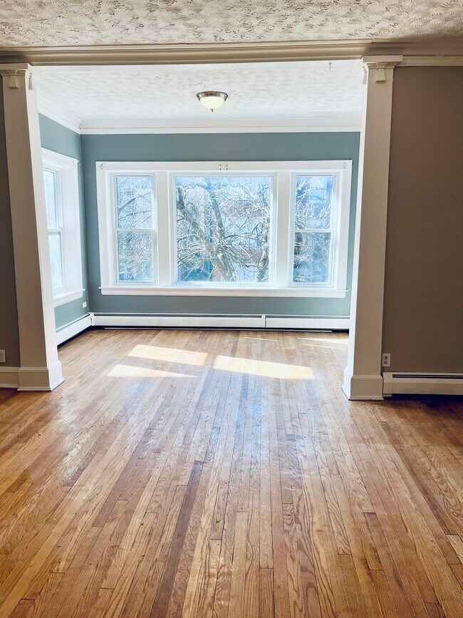 Photo - 6829 S Cornell Ave Unidad 2