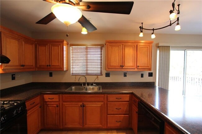 Photo - 1825 Skyline Dr