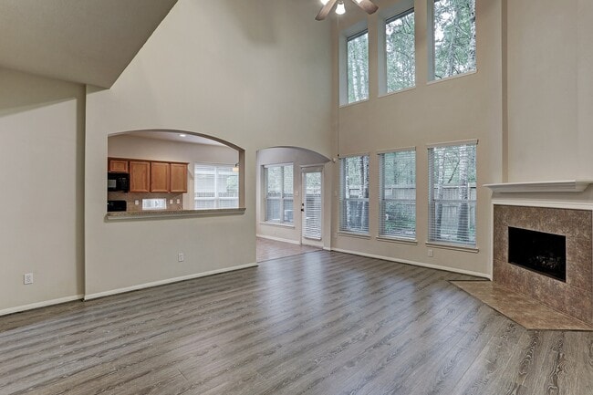 Photo - 18 Prairie Oak Dr