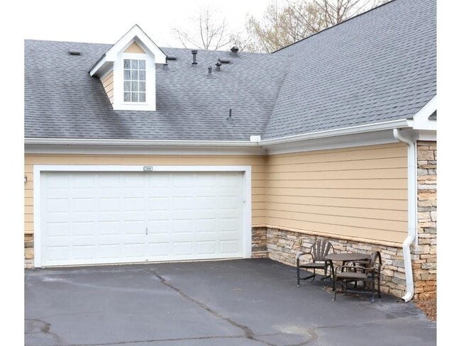 Photo - 3204 Village Ln