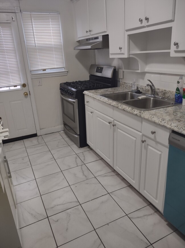 Photo - 1929 E Belvedere Ave