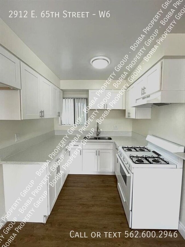 Building Photo - 2912 E 65th St Unit W6