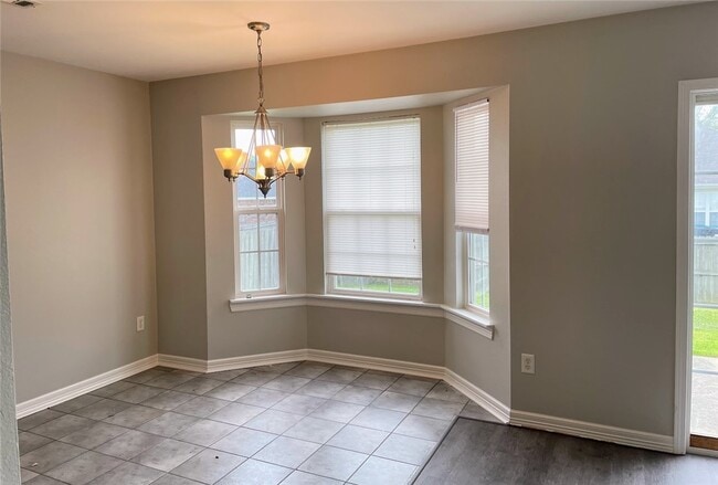 Photo - 905 SW Cheyenne Dr