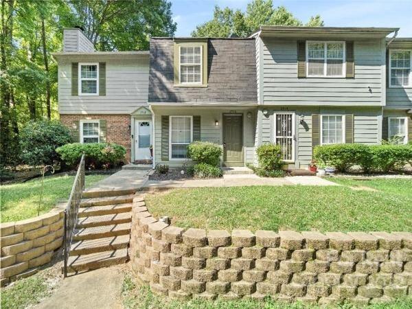 Building Photo - 3916 Briarhill Dr