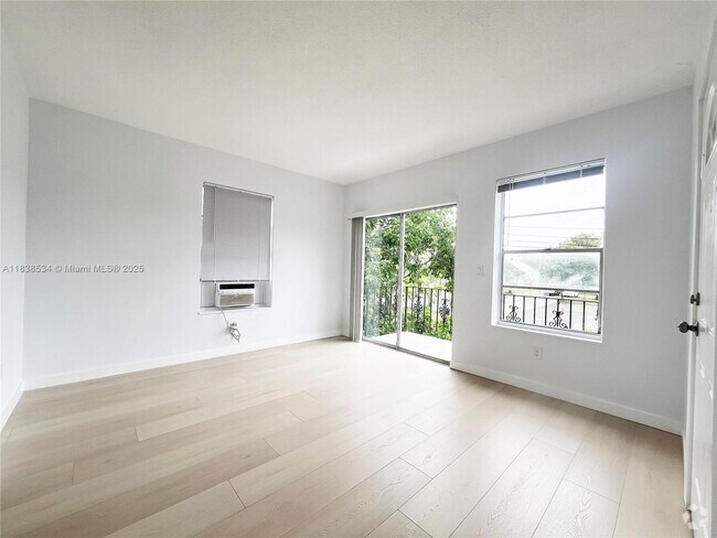 Building Photo - 5990 NE 4th Ct Unit 6 Rental