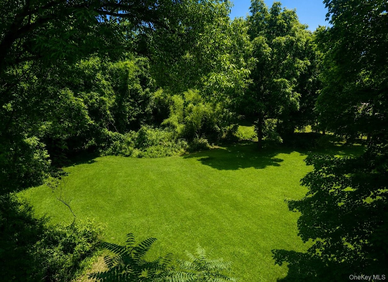 Photo - 8 Red Oak Ln