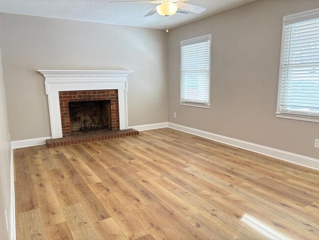 Photo - 3 Bedroom, 2 Bathroom House in Burlington!