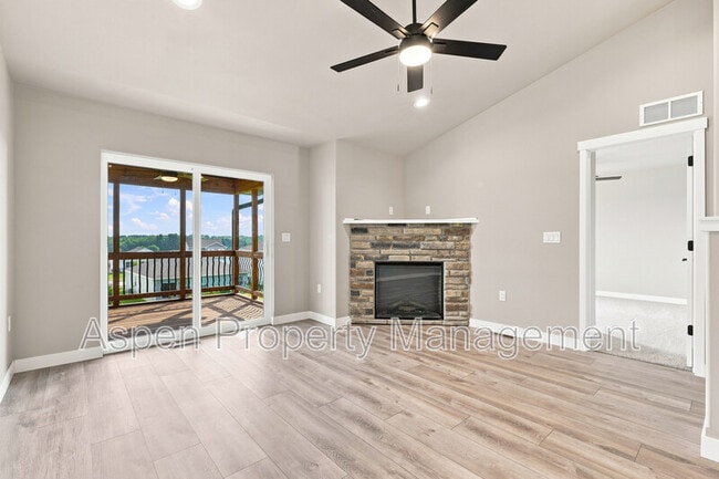 3165 Lampe Ln