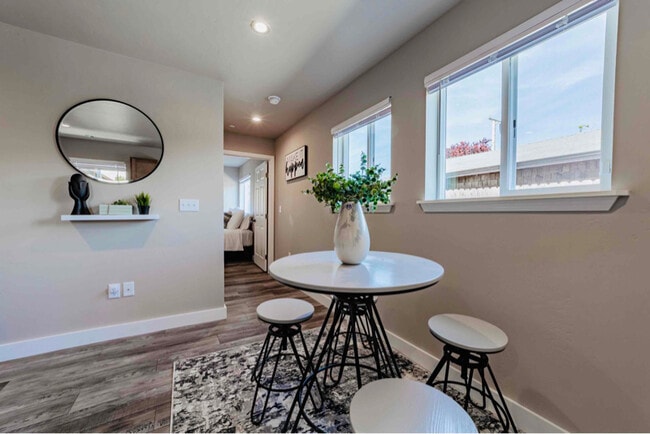 Photo - 2406 Quaker St