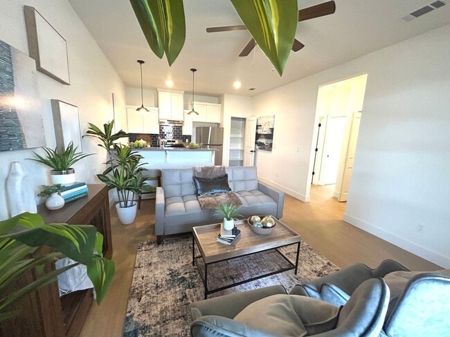 Building Photo - 1800 Riverview Dr Unit - I1