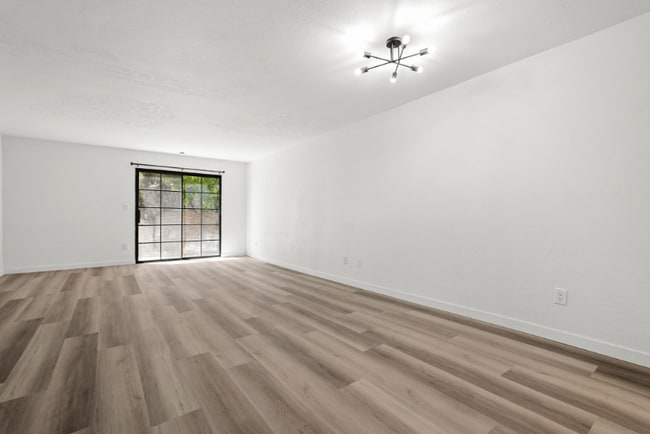 Photo - 5240 Whitsett Ave