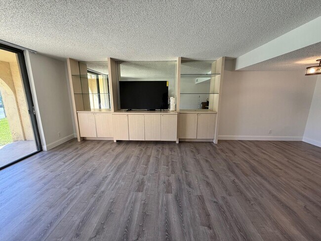 Photo - 2786 Tennis Club Dr Unit 102