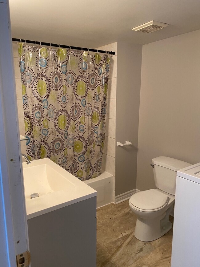 Photo - 438 Oak St