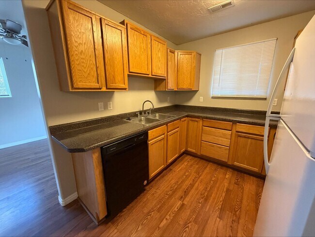 Photo - Must See! $800 in Rent Credit Upon Move In! 2 Bed 1 Bath Condo for Rent in Ogden
