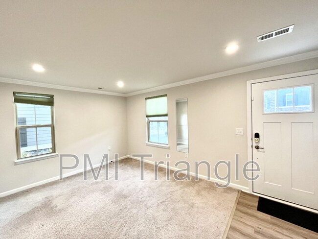 Photo - 321 Poplar Leaf Way