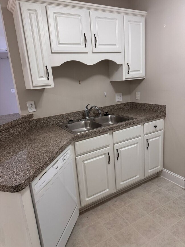 Photo - 3 Bedroom || 2 Bathroom Main Level Apartme...