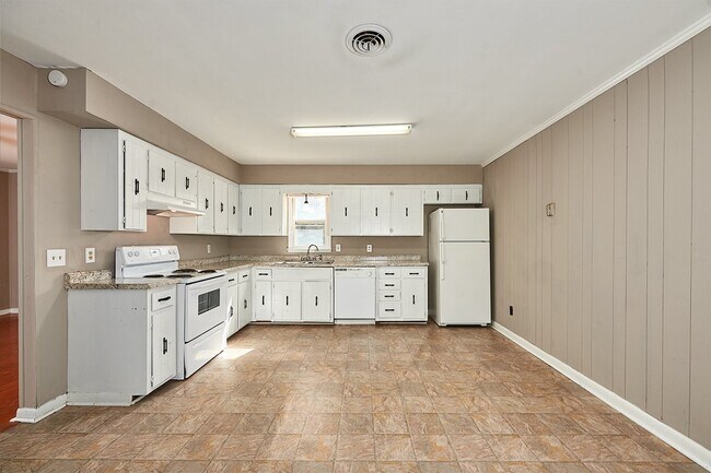 Photo - Coming Soon: 2BR, 1 BA duplex in Greenbrier (upstairs/ main floor unit) Unit A