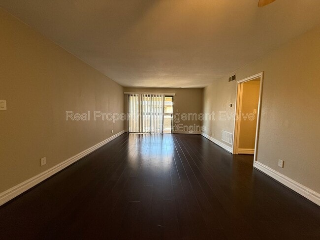Photo - 3825 E Camelback Rd Unidad 288