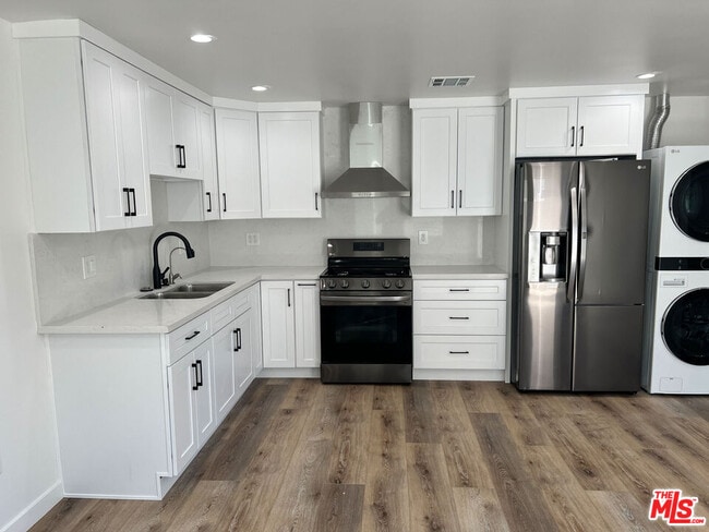 Photo - 7718 N Glenoaks Blvd