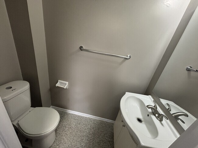 Photo - 457 Albert St Unit 9