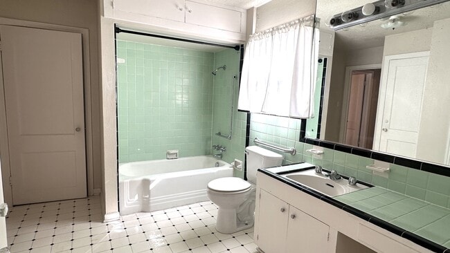 Photo - 213 Doddridge St