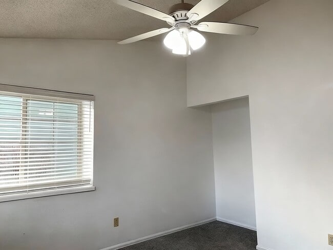 Photo - Cozy 2 bedroom Townhouse in Cheyenne Mountain with VIEWS of mountains