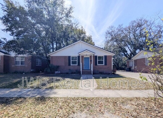 Photo - 44 W 55th St