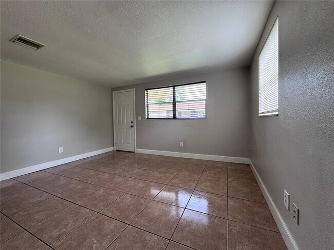 Photo - 514 Winham St