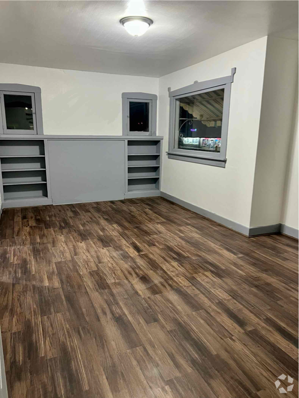 Building Photo - 8671 S State St Unit UPSTAIRS Rental