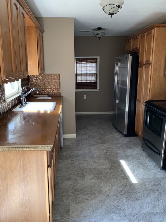 Photo - 411 E Spencer Dr