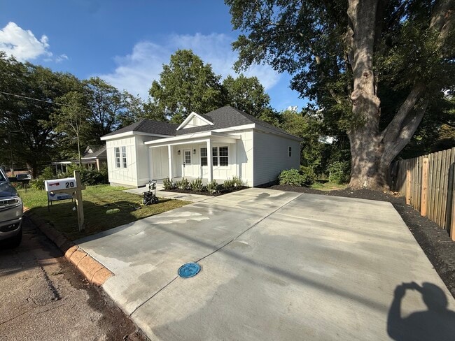 Entrada para 2 coches - 20 Lyncrest St