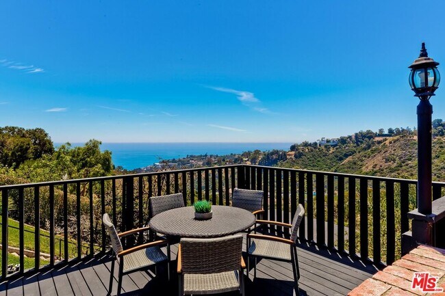 823 Enchanted Way
