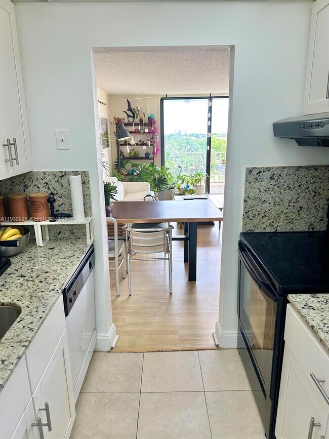 Photo - 2350 NE 135th St Unit 605