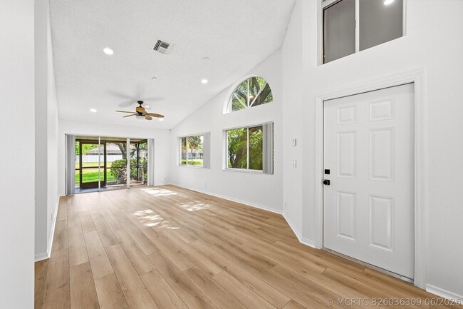 7618 Pinewalk Dr S