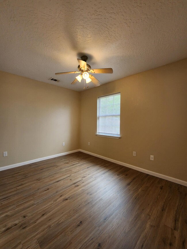 Photo - 8193 Redstone Dr