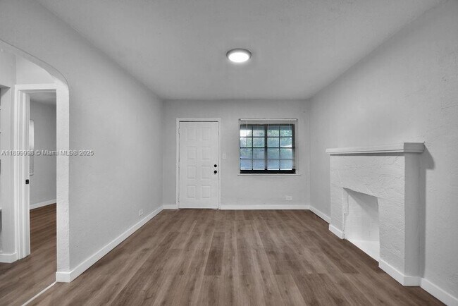 Photo - 47 NW 49th St