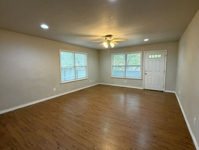 Photo - 321 W Myrtle St Unit 321 W Myrtle St 4