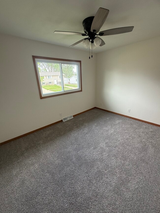 228 Lenora Dr NW