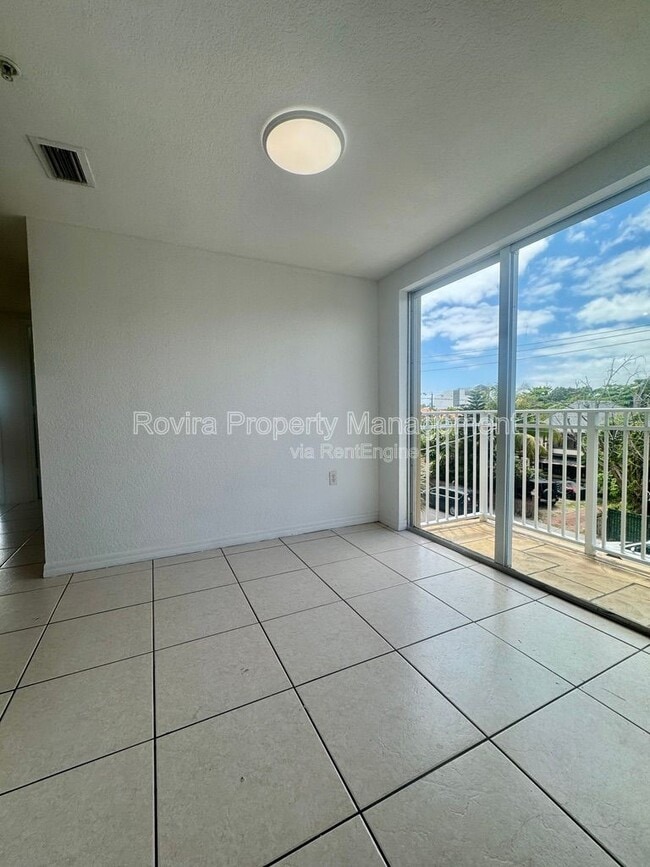 Photo - 498 SW 6th St Unit APT 303