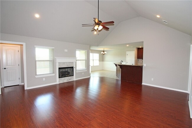 Photo - 902 SW Caprington St