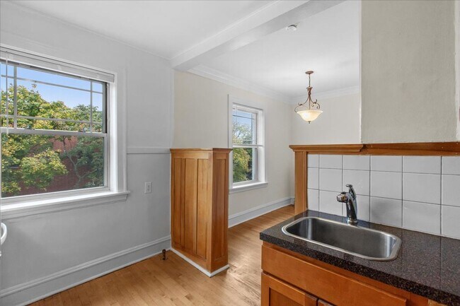 Photo - Large One Bedroom in Andersonville Unit 33-1B