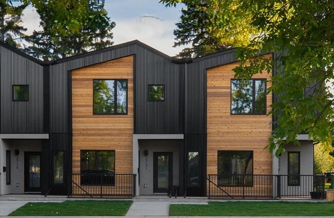 Building Photo - Modern Studio Unit U2 - 2721B