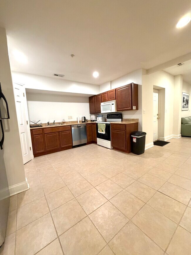 Photo - 13704 Old Columbia Pike Unit Lower level