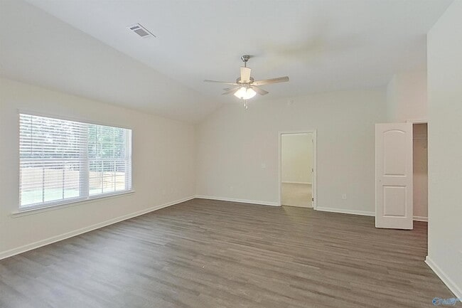 Photo - 111 Live Oak Dr
