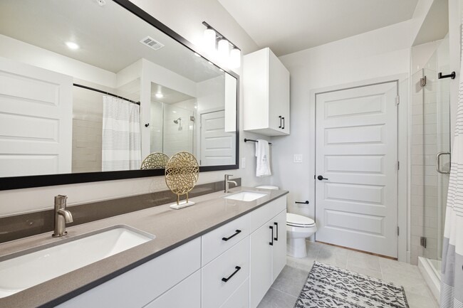 Photo - Dakota at Hillcroft