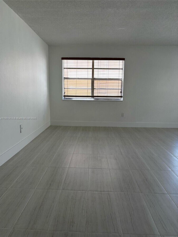 Photo - 2185 86th Dr