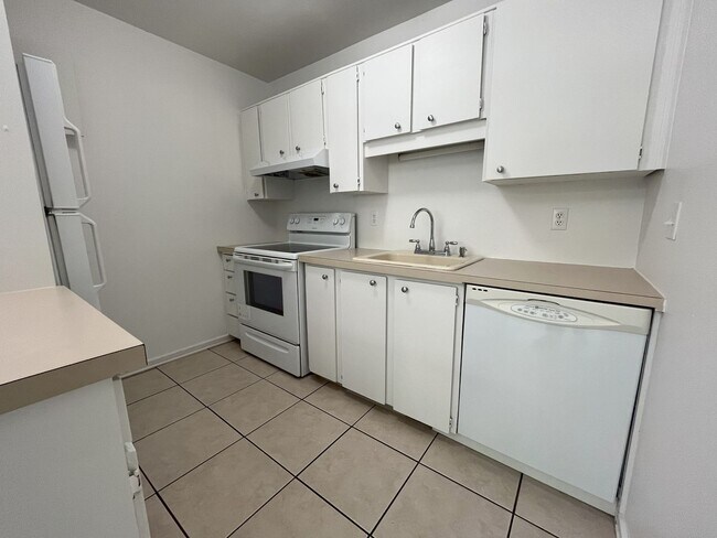 Photo - 1Bd/1Ba Condo in West Haven/Sylvan w/ Carp... Unit E