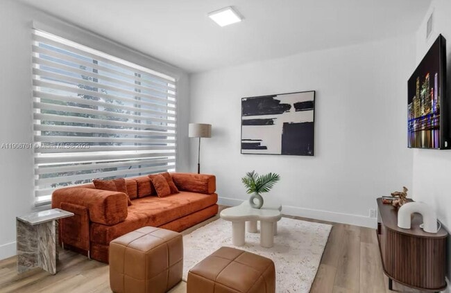 Building Photo - 1542 NW 2nd St Unit 101